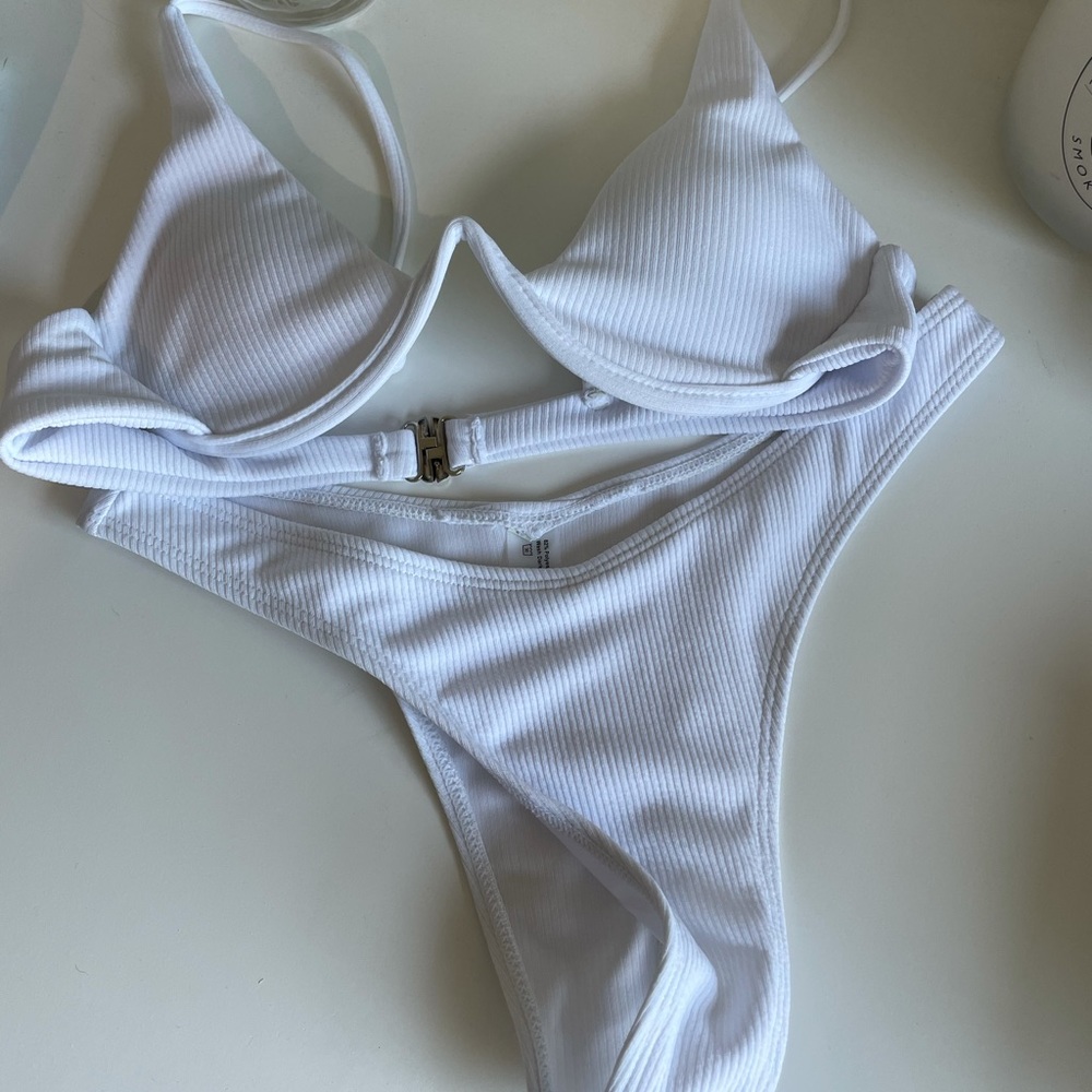 SHEIN Swimsuit Underwire V Size Small